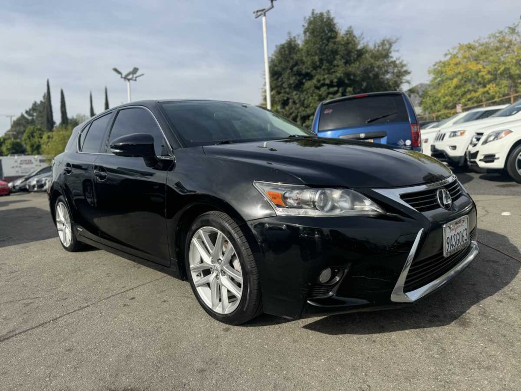 2016 Lexus CT 200h Image 1
