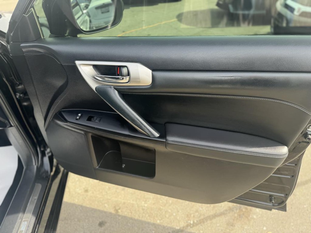 2016 Lexus CT 200h Image 8