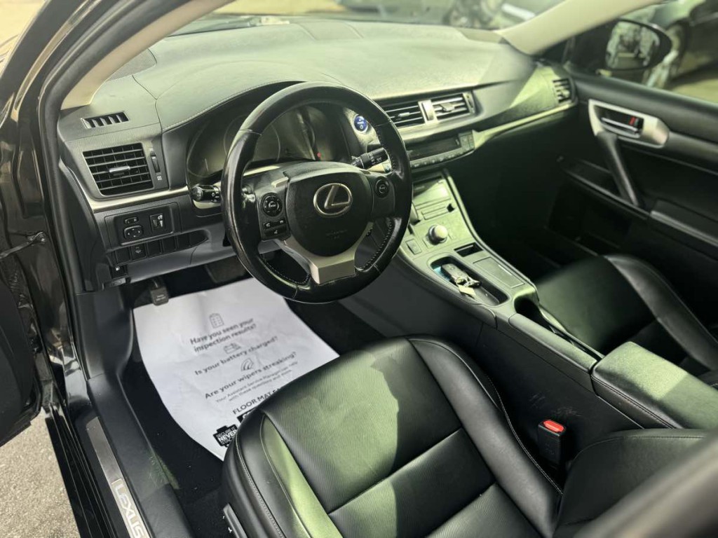 2016 Lexus CT 200h Image 11