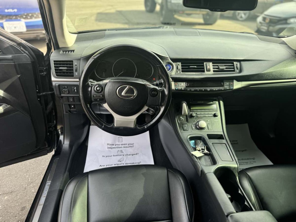2016 Lexus CT 200h Image 14