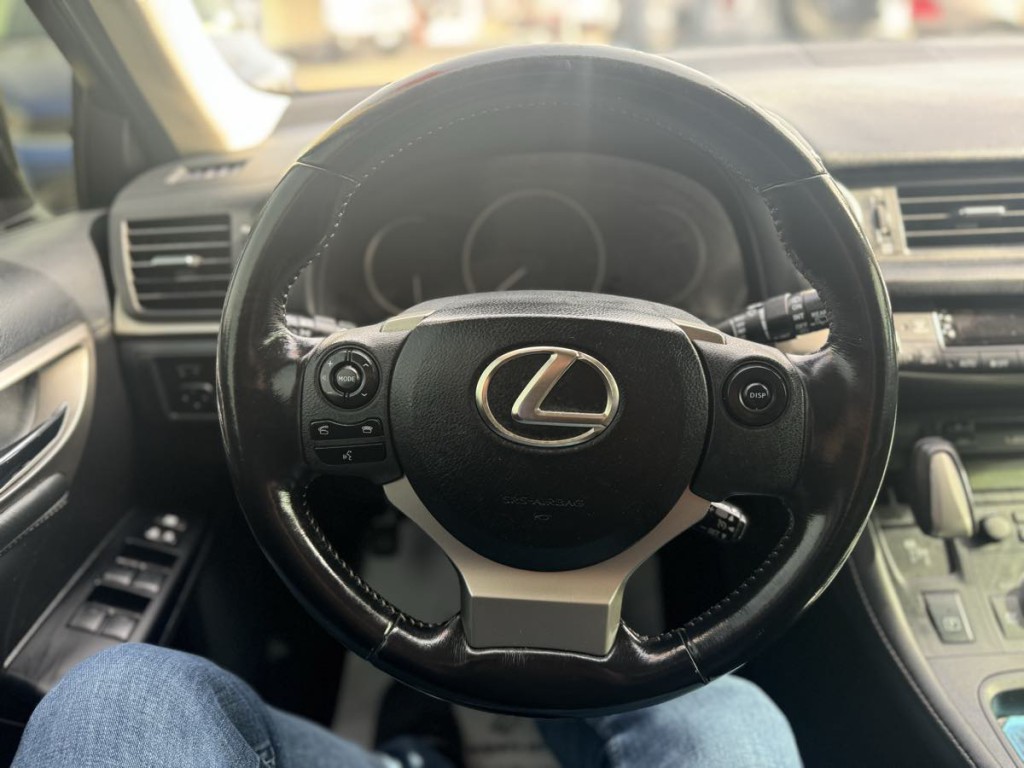 2016 Lexus CT 200h Image 16