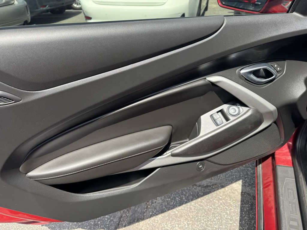 2017 Chevrolet Camaro Image 8