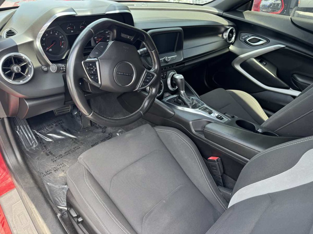 2017 Chevrolet Camaro Image 9