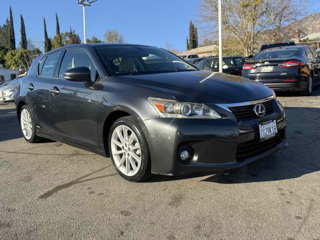 2011 Lexus CT 200h Image 1