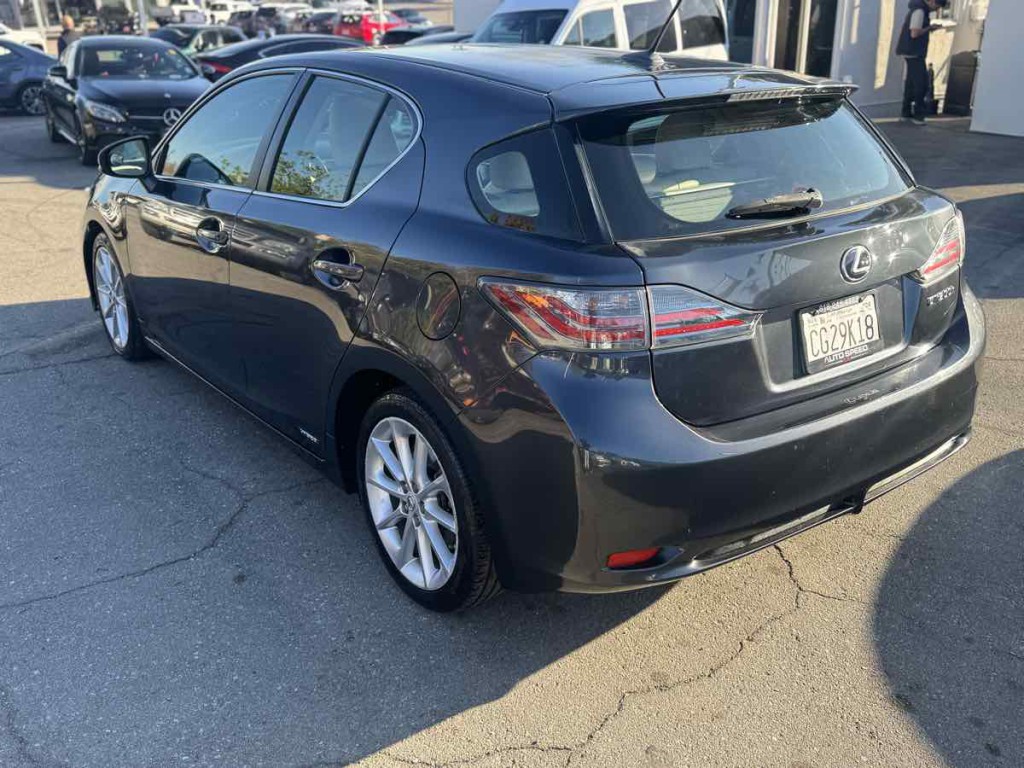 2011 Lexus CT 200h Image 4