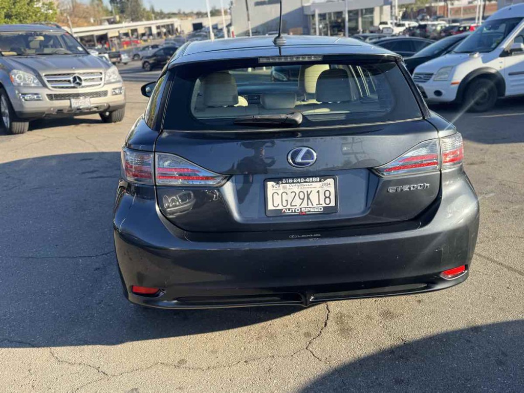 2011 Lexus CT 200h Image 5