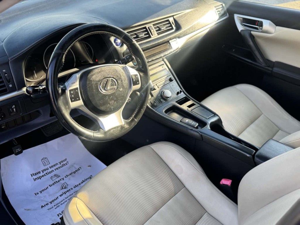 2011 Lexus CT 200h Image 7