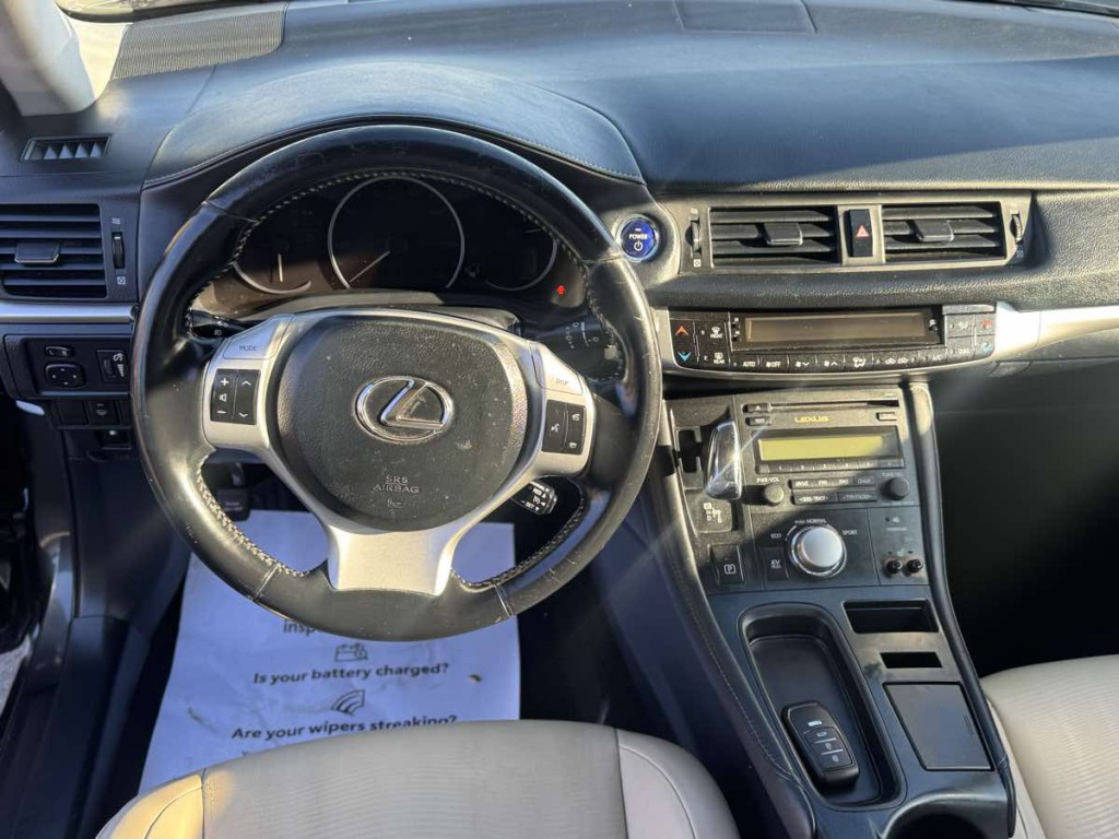 2011 Lexus CT 200h Image 10