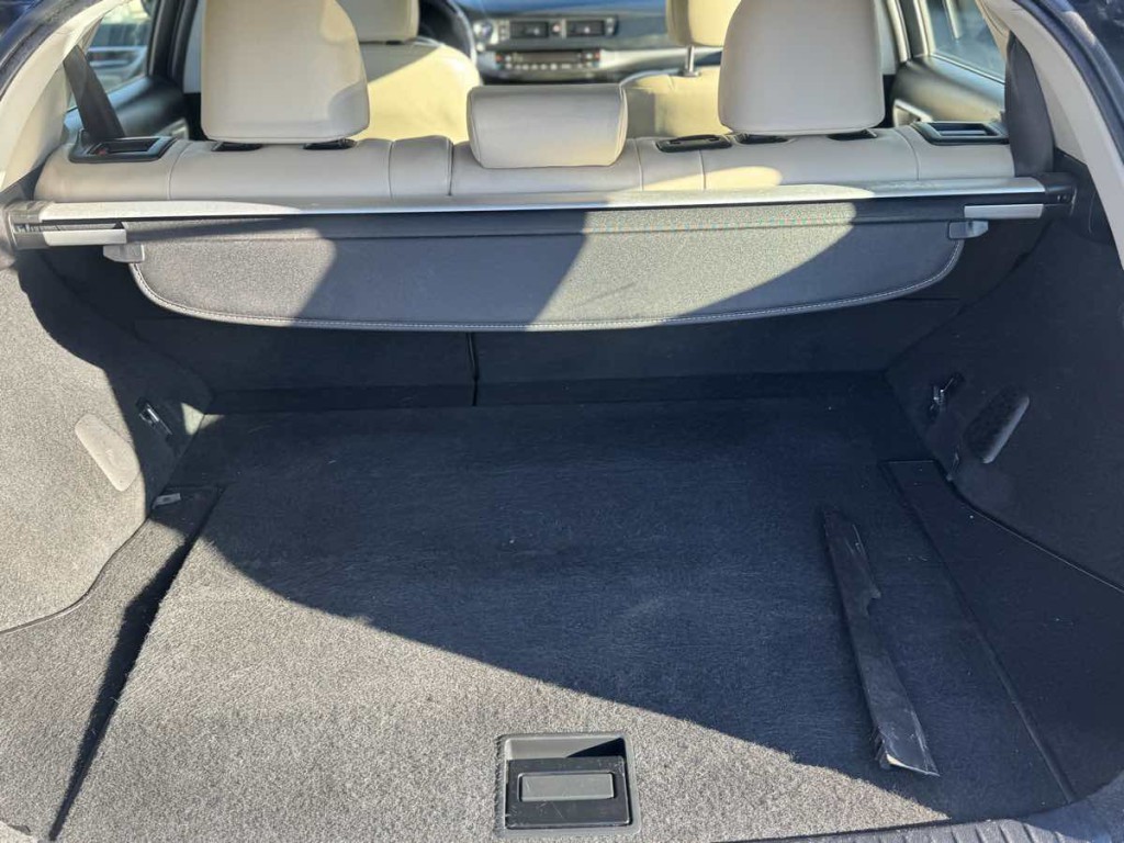 2011 Lexus CT 200h Image 11