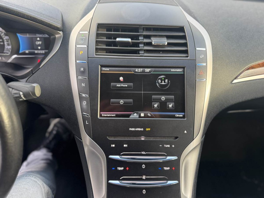 2015 Lincoln MKZ Image 17