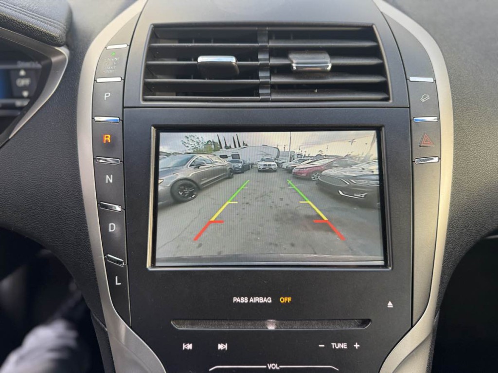 2015 Lincoln MKZ Image 18
