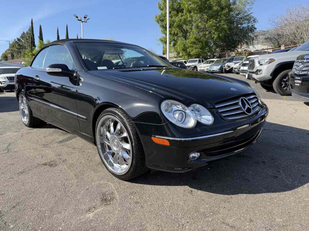 2005 Mercedes-Benz CLK-Class Image 2