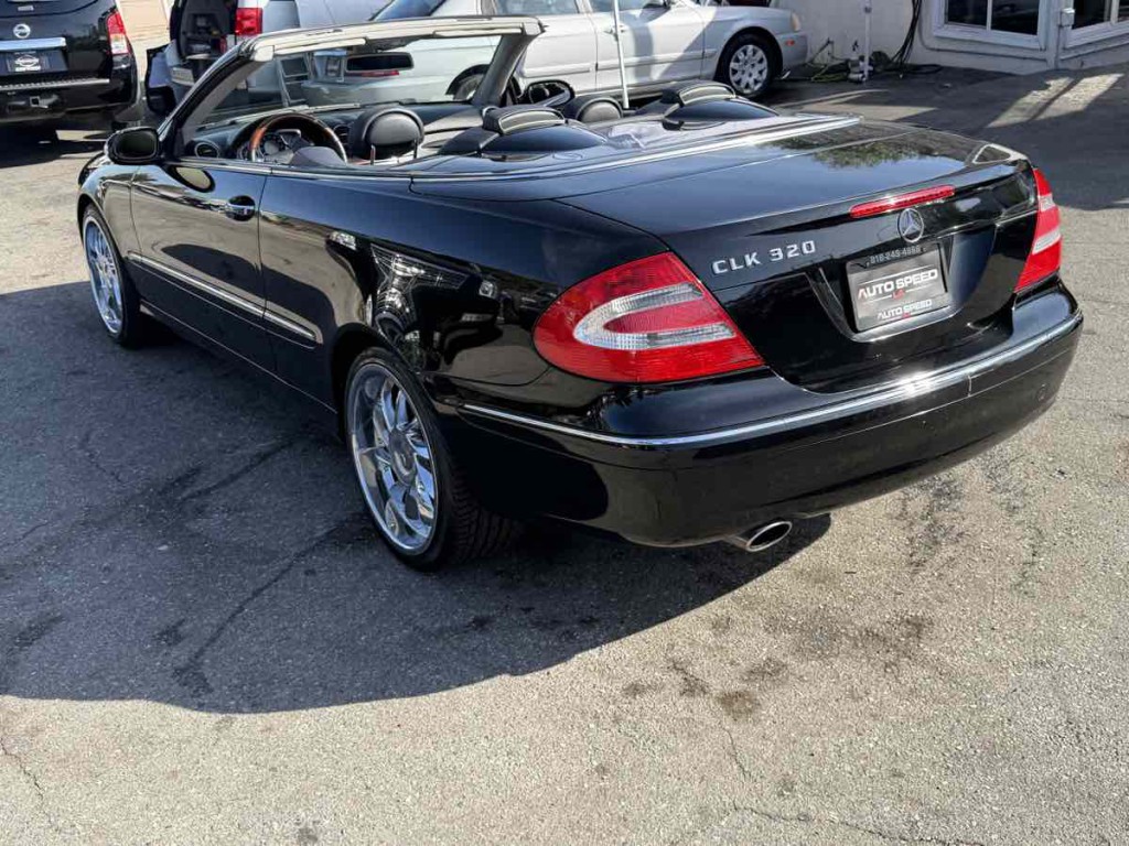2005 Mercedes-Benz CLK-Class Image 9