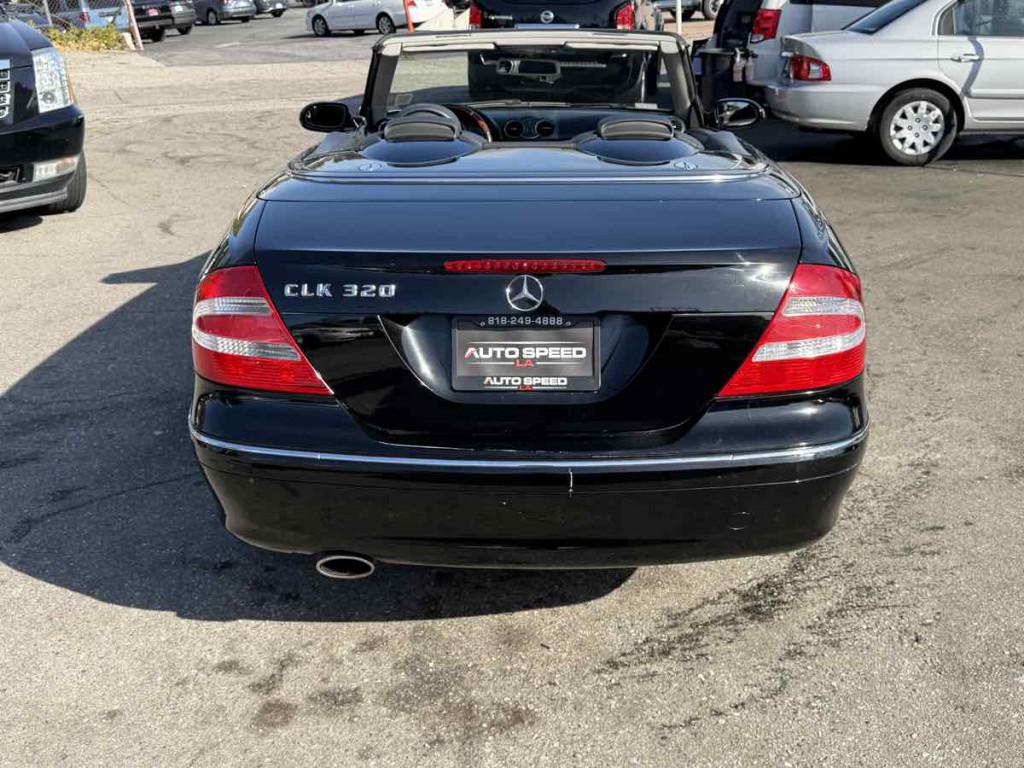 2005 Mercedes-Benz CLK-Class Image 10