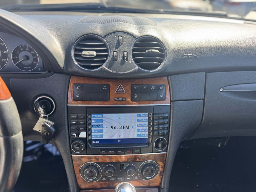 2005 Mercedes-Benz CLK-Class Image 16