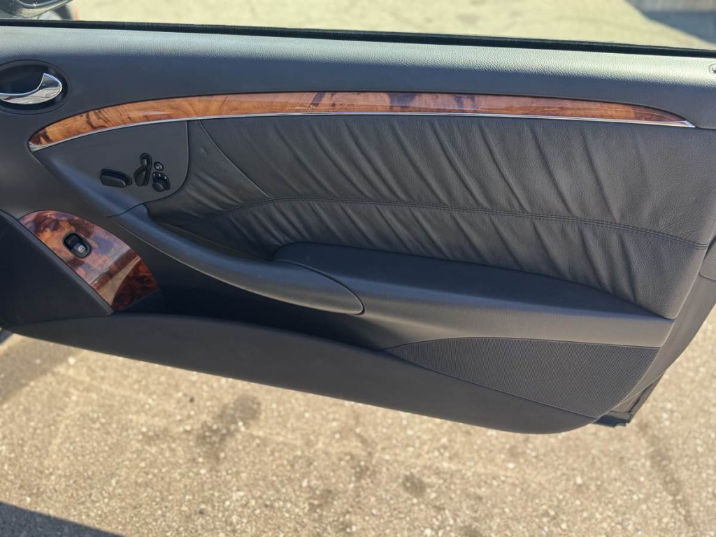 2005 Mercedes-Benz CLK-Class Image 19