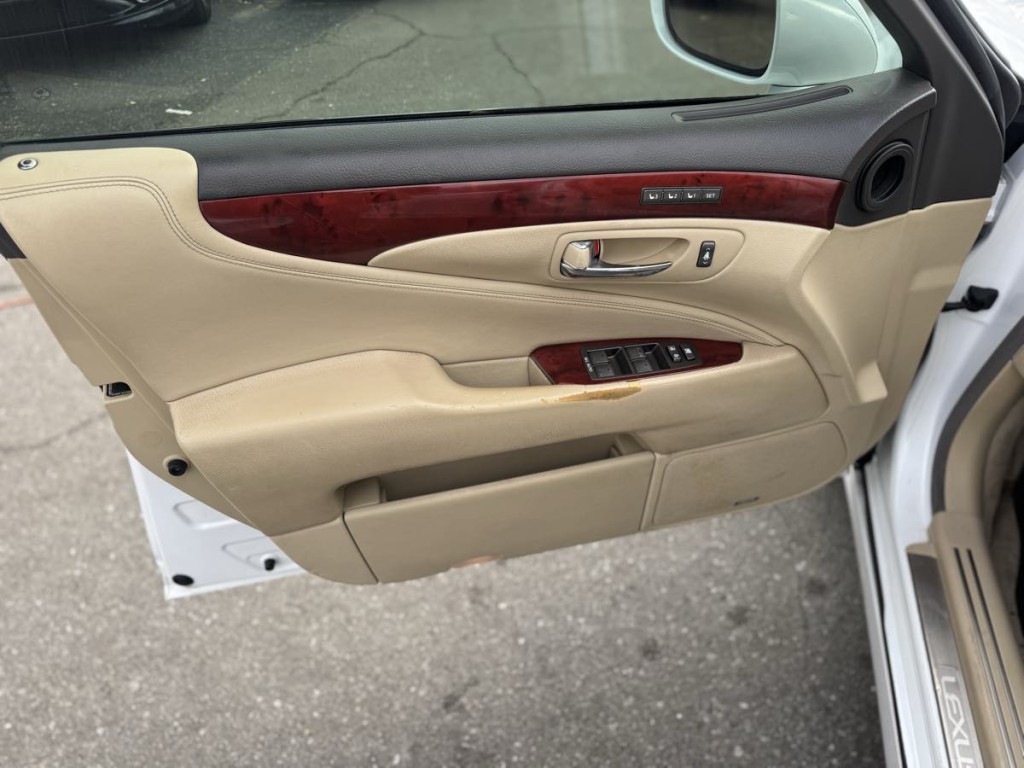 2007 Lexus LS 460 Image 9