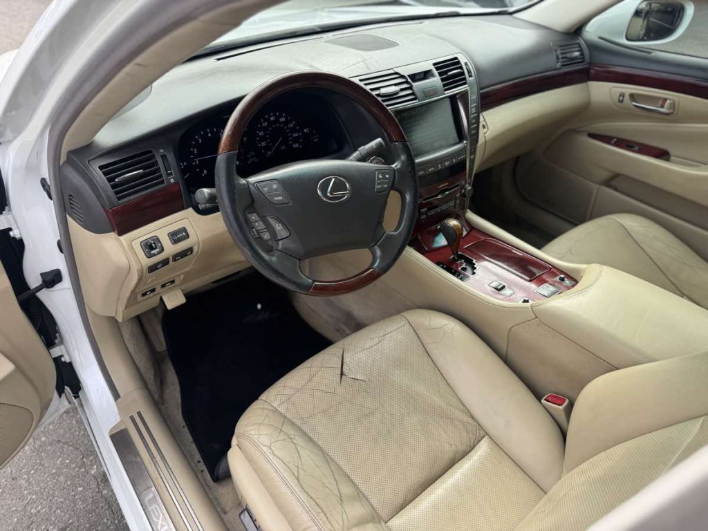 2007 Lexus LS 460 Image 10