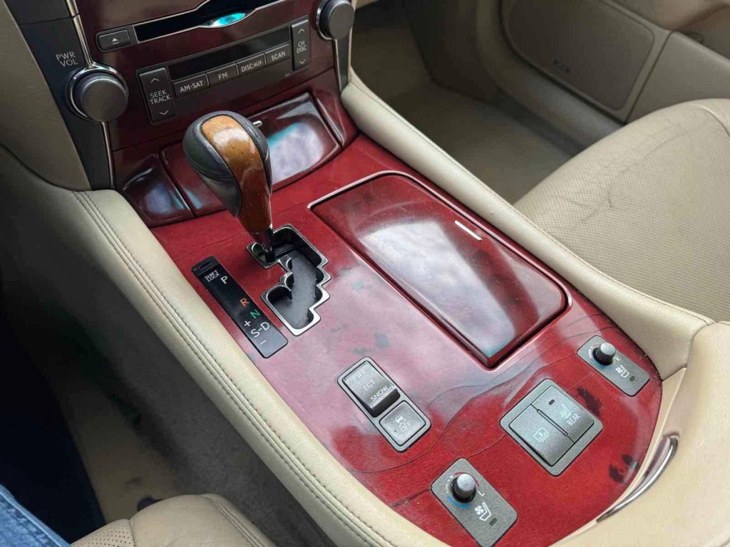 2007 Lexus LS 460 Image 12