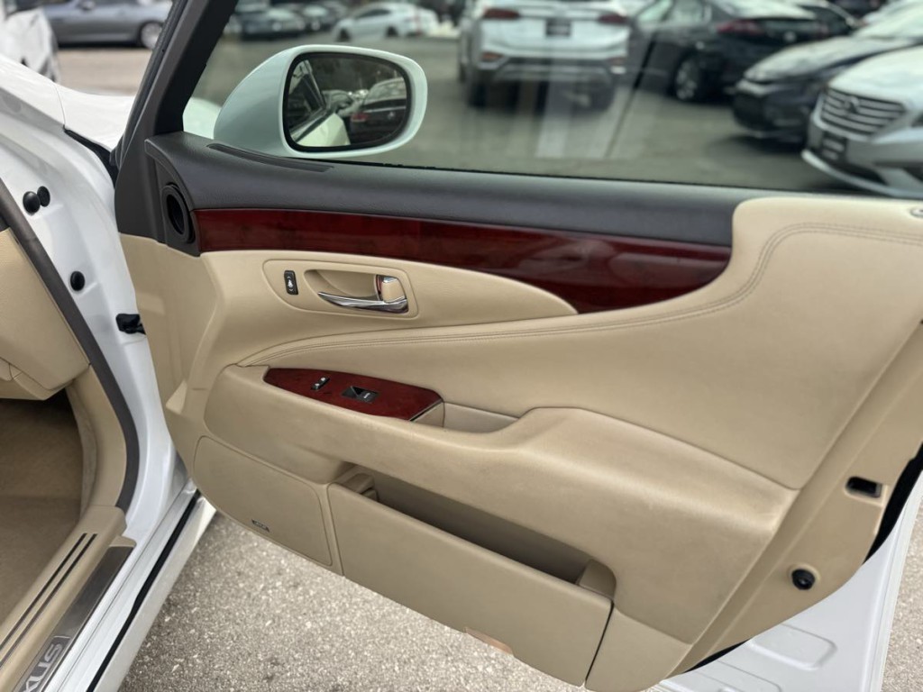 2007 Lexus LS 460 Image 17