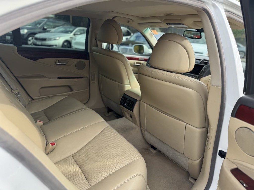 2007 Lexus LS 460 Image 18