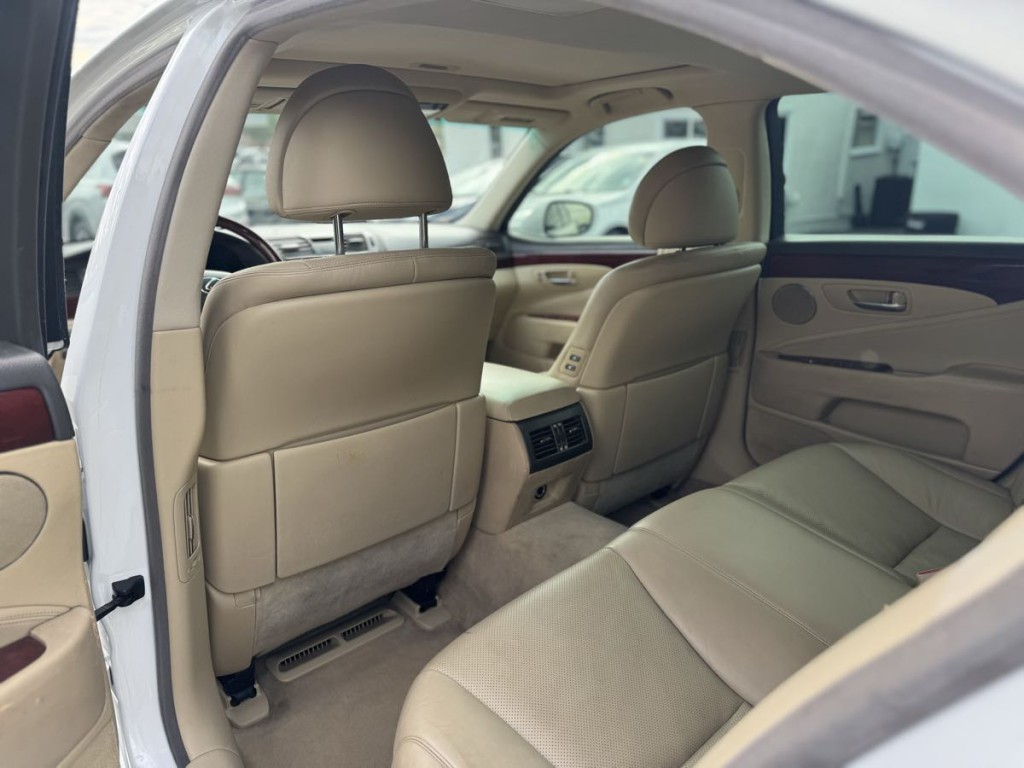 2007 Lexus LS 460 Image 19