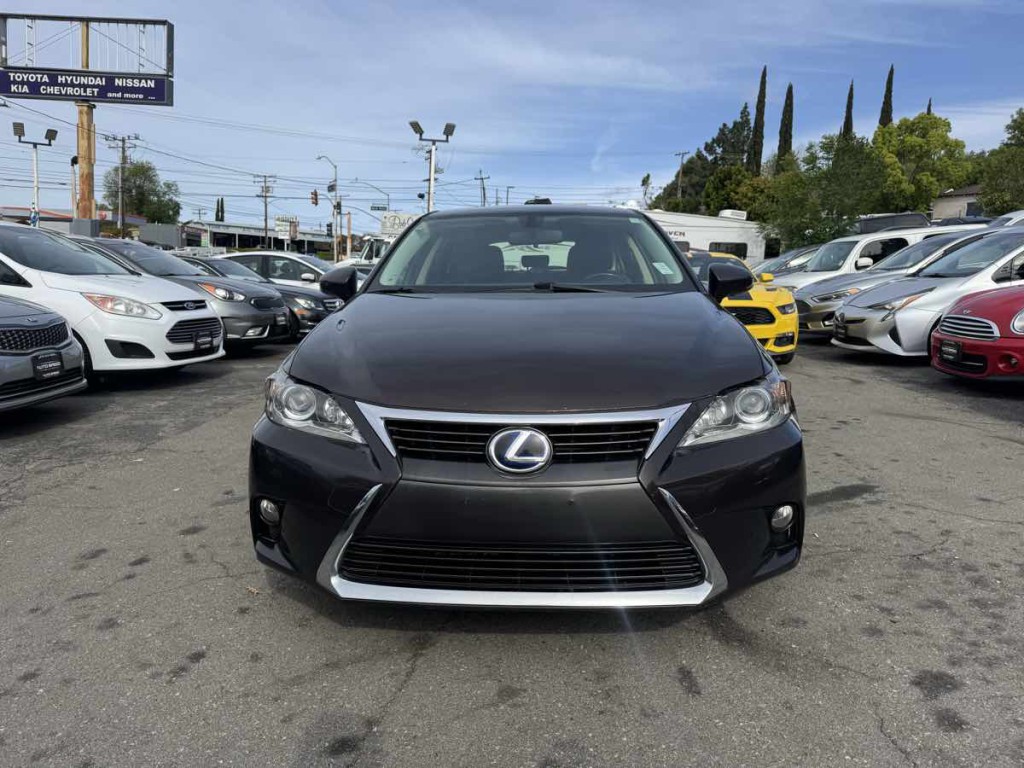 2016 Lexus CT 200h Image 2