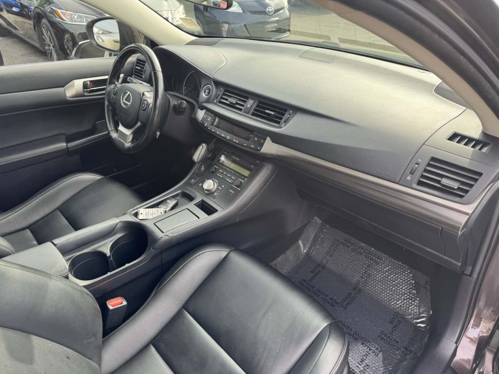 2016 Lexus CT 200h Image 10