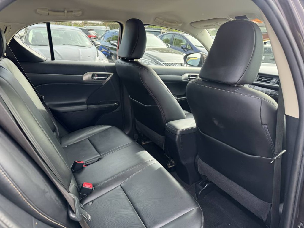 2016 Lexus CT 200h Image 11