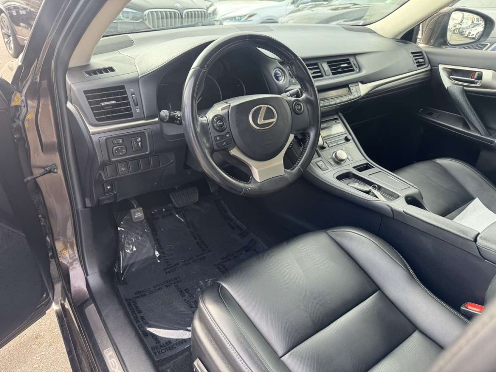 2016 Lexus CT 200h Image 13