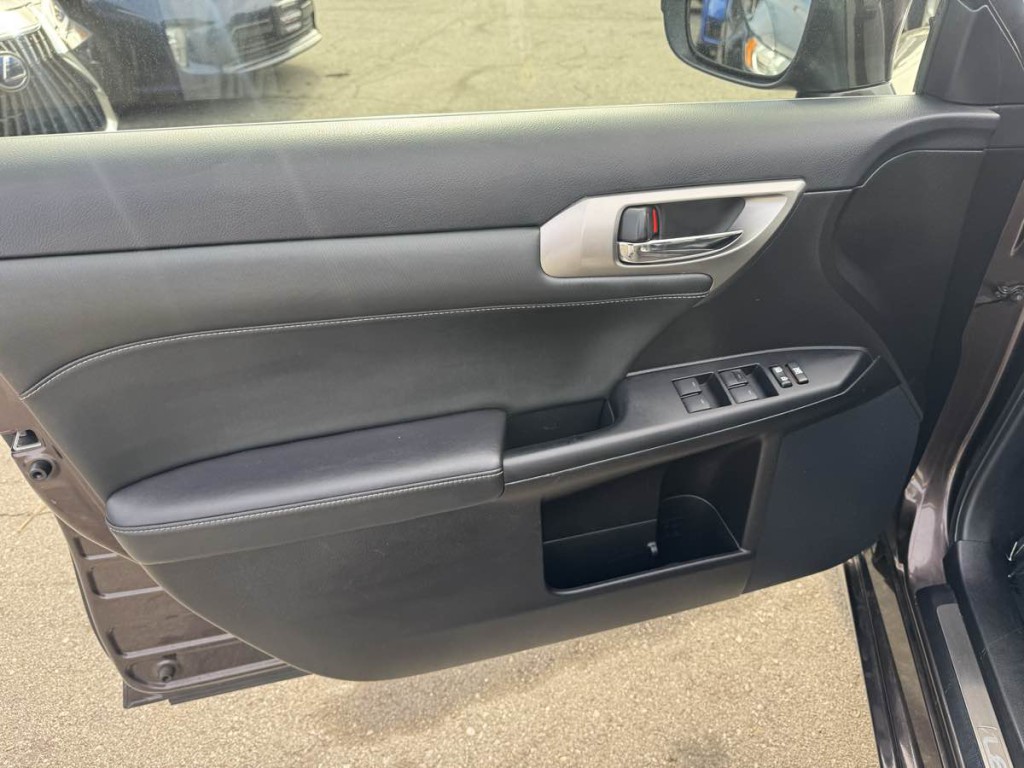 2016 Lexus CT 200h Image 14