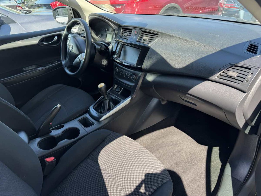2019 Nissan Sentra Image 14