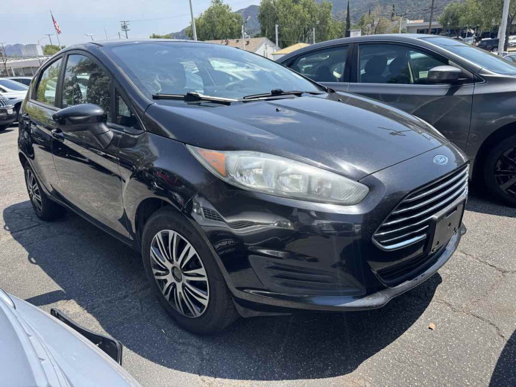 2015 Ford Fiesta Image 1