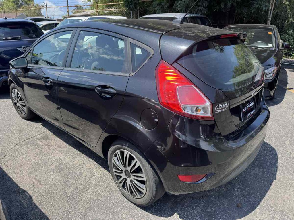 2015 Ford Fiesta Image 4