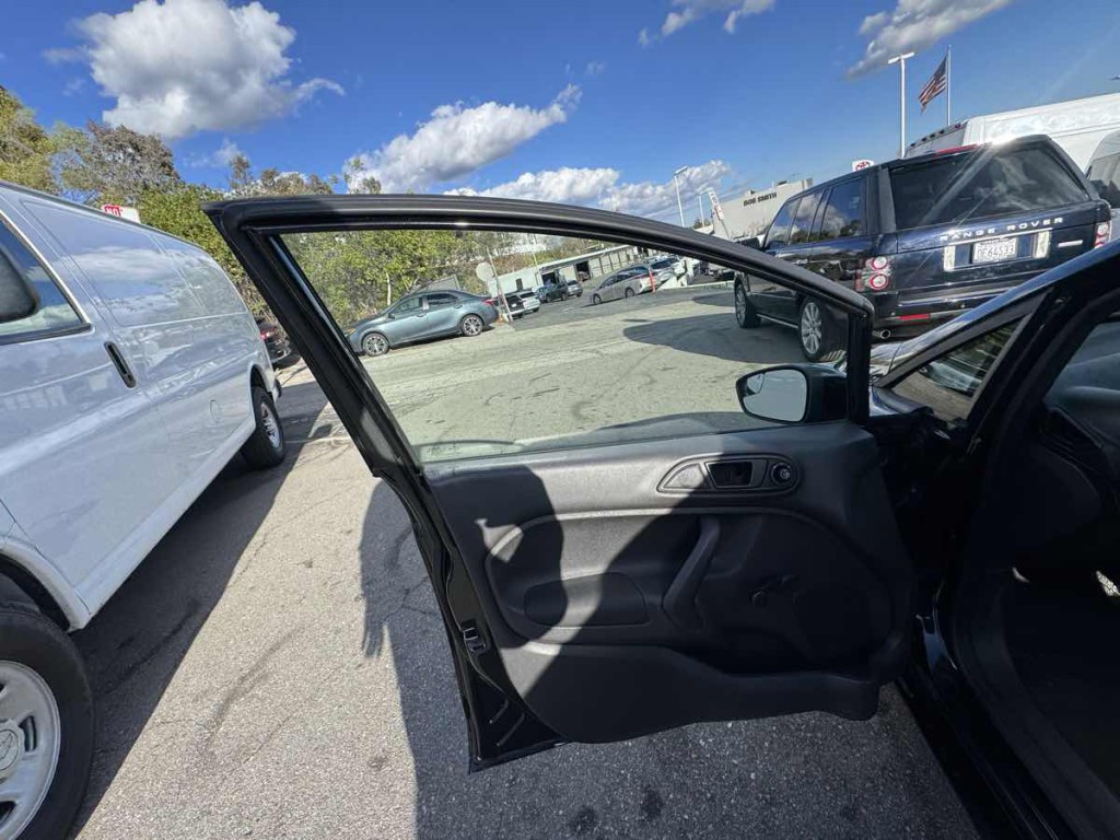 2015 Ford Fiesta Image 7