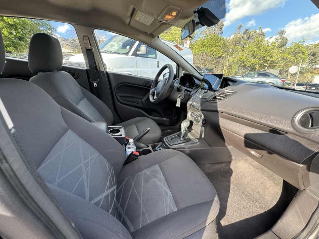 2015 Ford Fiesta Image 11