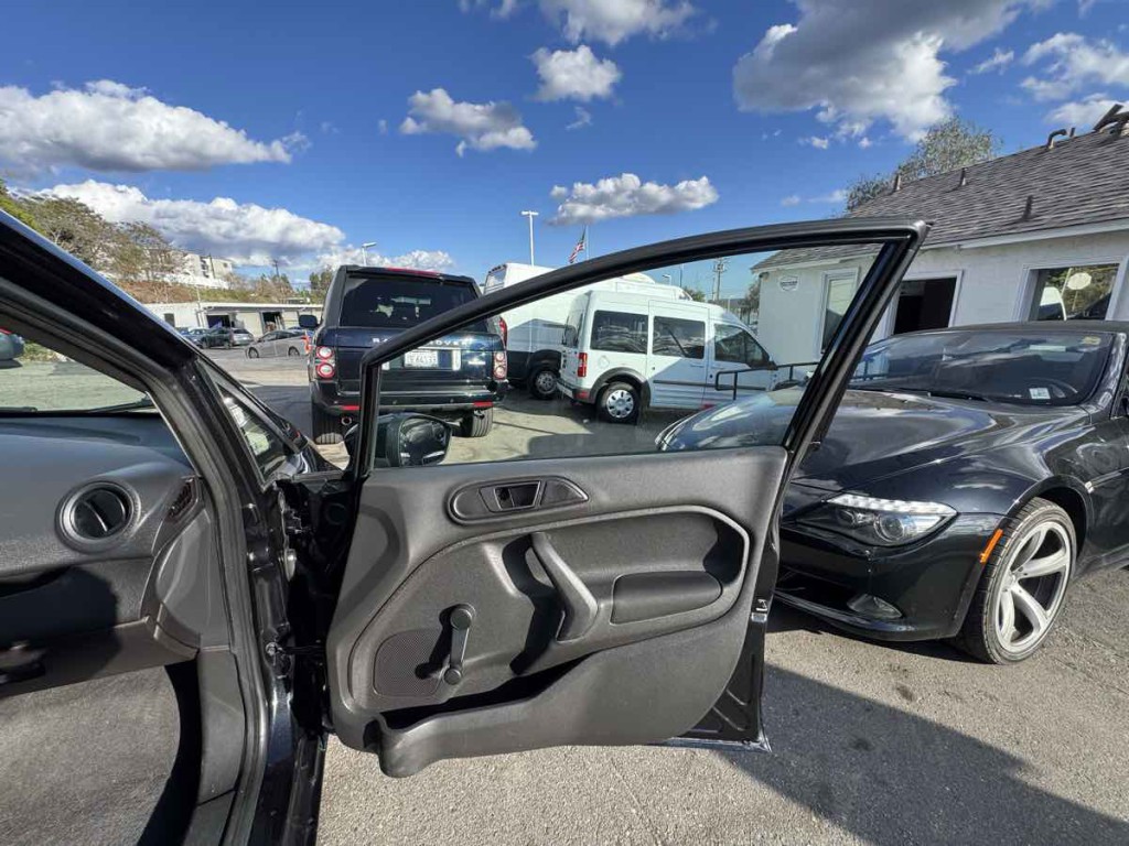 2015 Ford Fiesta Image 12