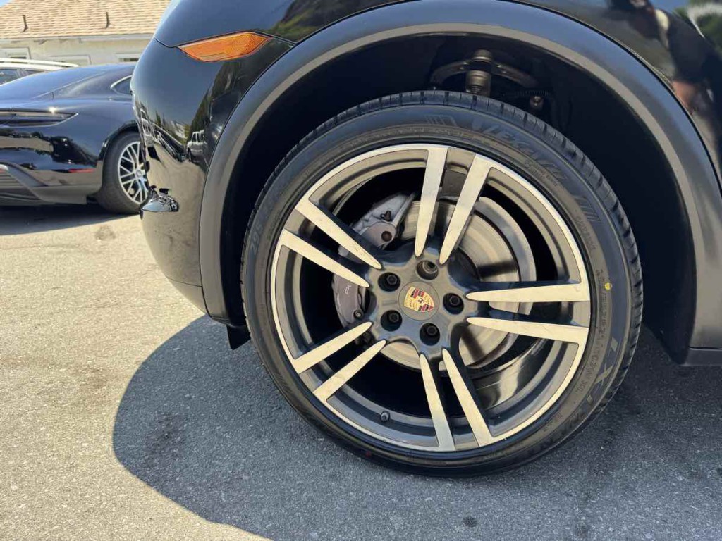 2014 Porsche Cayenne Image 8