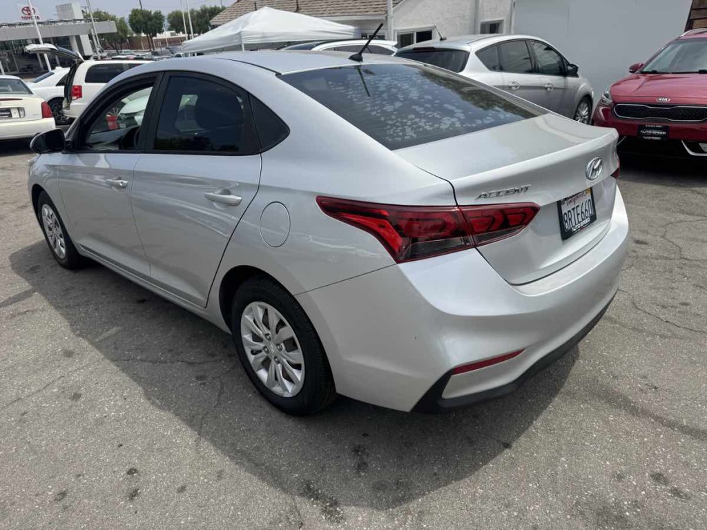2019 Hyundai Accent Image 4