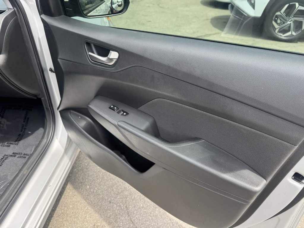 2019 Hyundai Accent Image 15