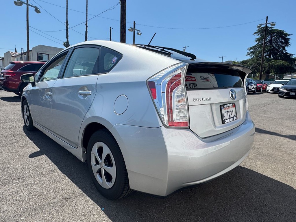 2013 Toyota Prius Image 6