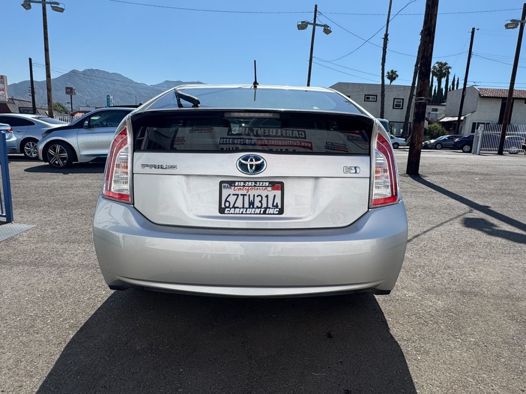 2013 Toyota Prius Image 8