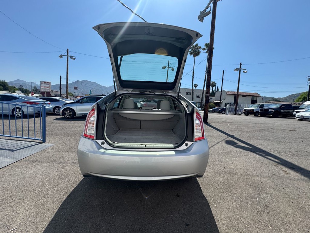 2013 Toyota Prius Image 9