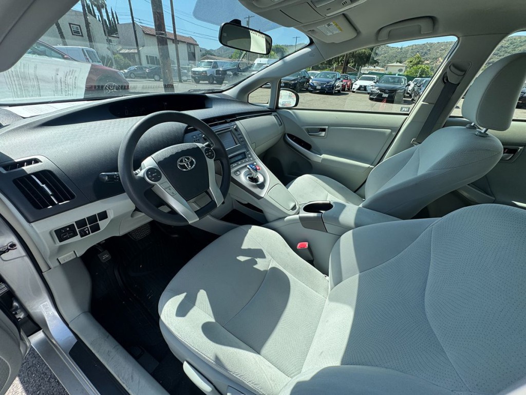 2013 Toyota Prius Image 11