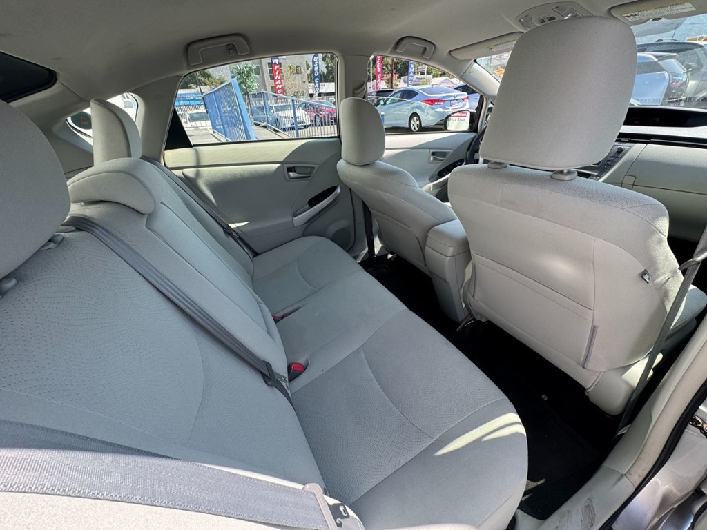 2013 Toyota Prius Image 14