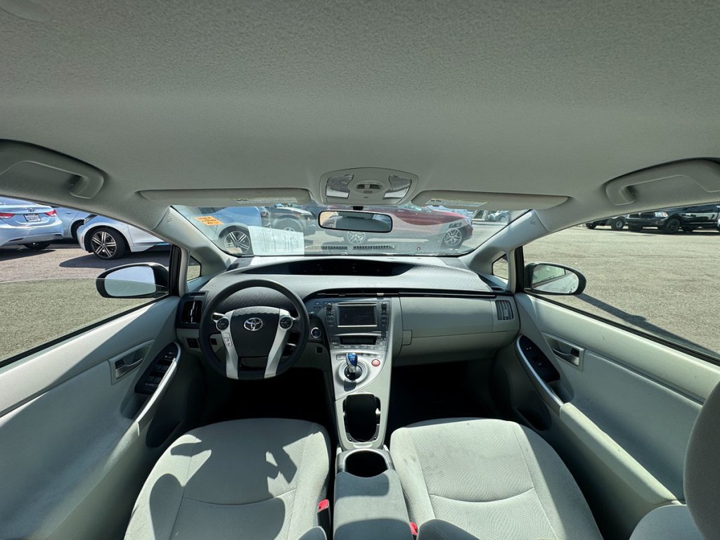 2013 Toyota Prius Image 16