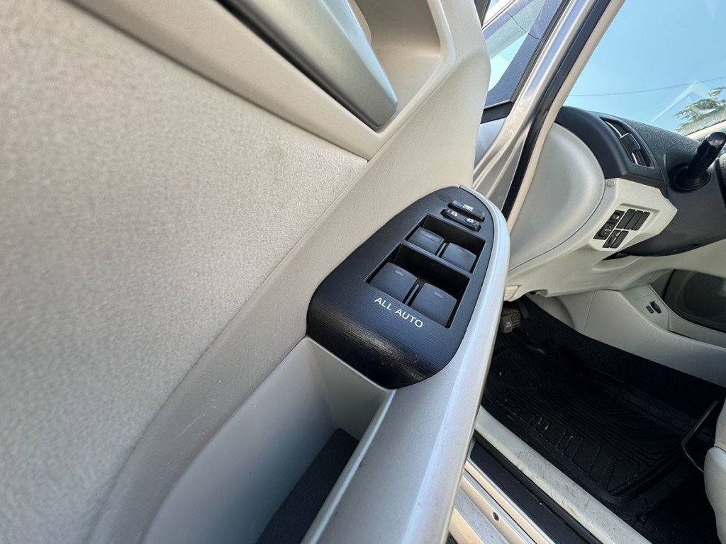 2013 Toyota Prius Image 18