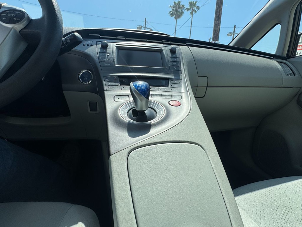 2013 Toyota Prius Image 21