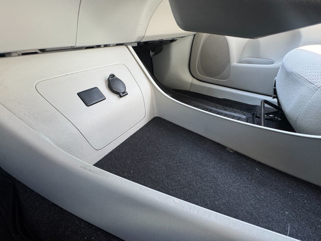2013 Toyota Prius Image 22