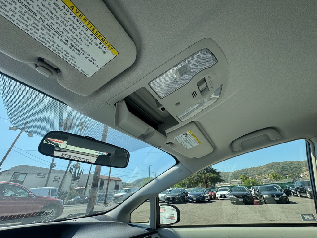 2013 Toyota Prius Image 23